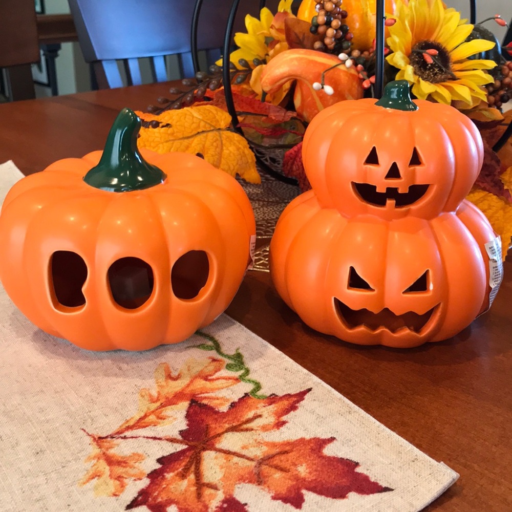 NWT-Set of Two Halloween Ceramic Light-Up Pumpkins